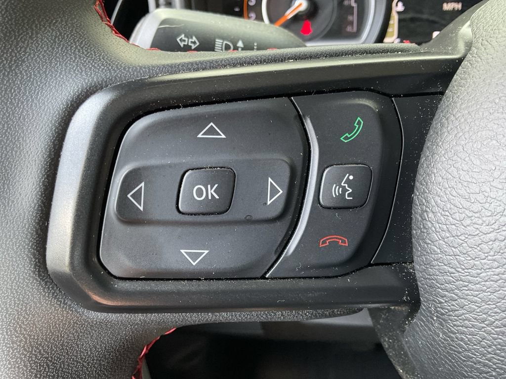 Used 2024 Jeep Gladiator Rubicon w/ Technology Group AWD/4WD image 33