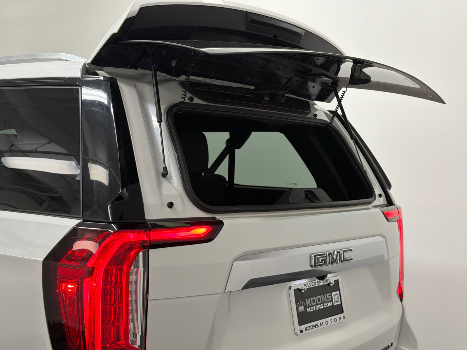 Used 2021 GMC Yukon XL Denali w/ LPO, Illumination Package AWD/4WD image 9