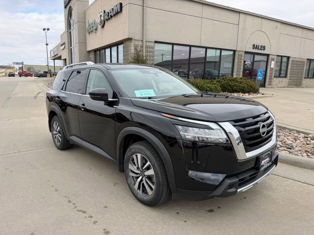 Used 2024 Nissan Pathfinder SL AWD/4WD image 1