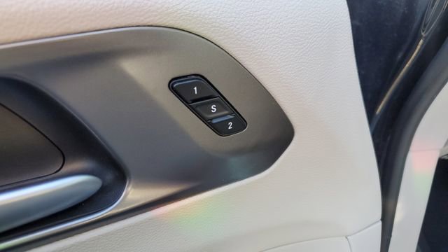 Certified 2024 Chrysler Pacifica Touring-L image 5