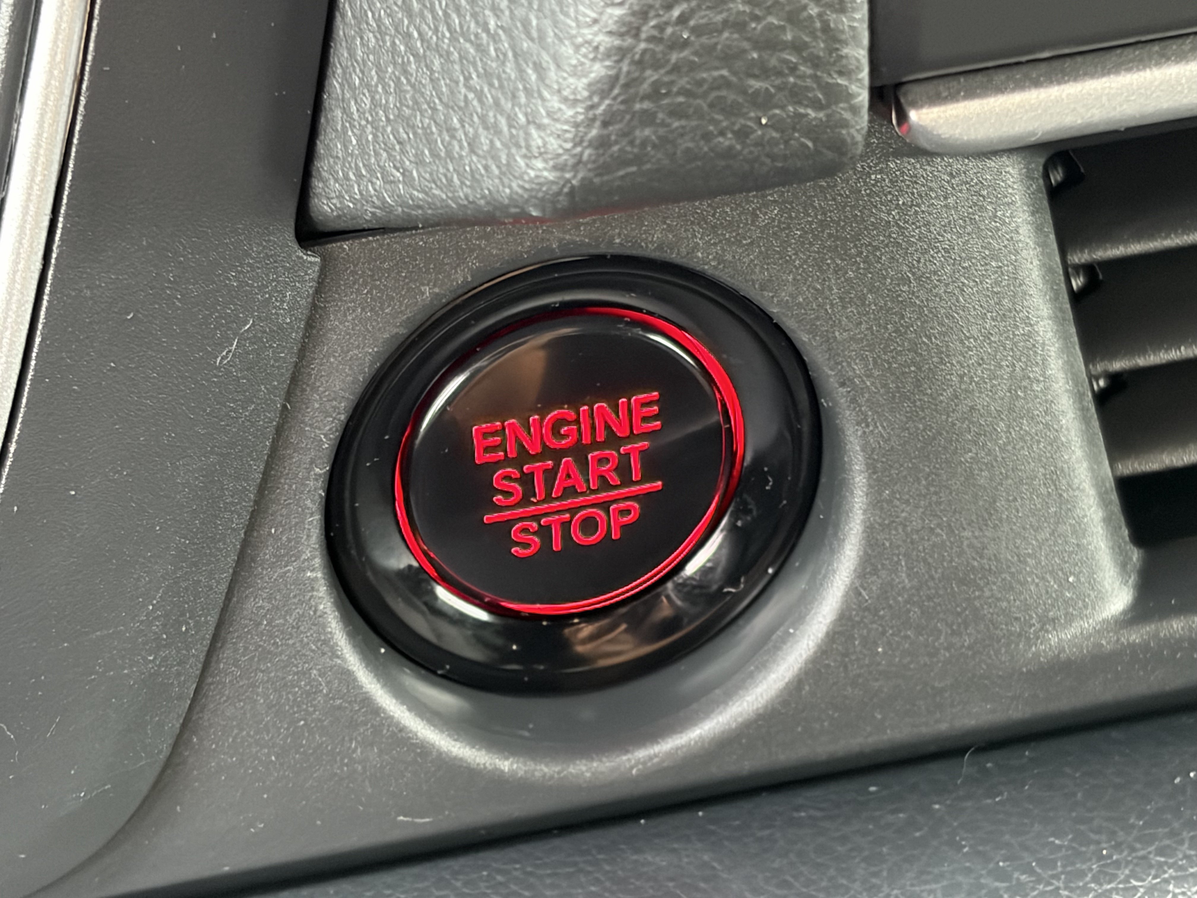 Used 2025 Honda Pilot Black Edition image 25