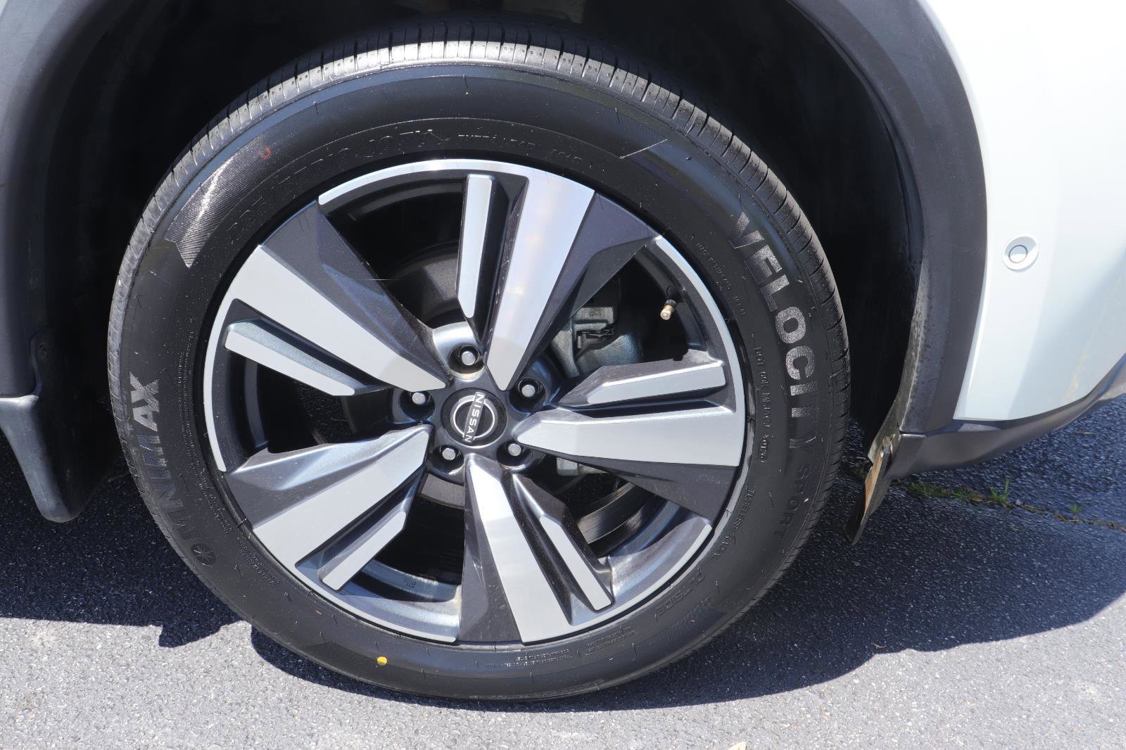 Used 2023 Nissan Rogue SL w/ SL Premium Package image 9