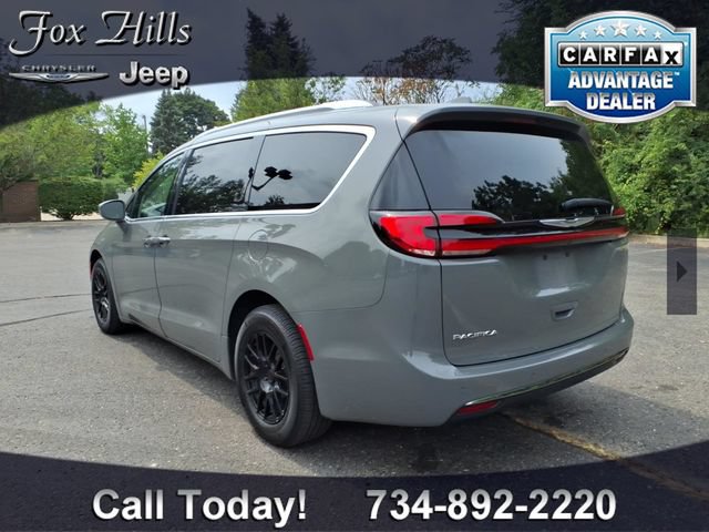 Used 2021 Chrysler Pacifica Touring-L FWD image 6