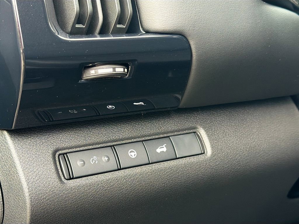 New 2025 Nissan Pathfinder SV w/ Black Appearance Package image 10