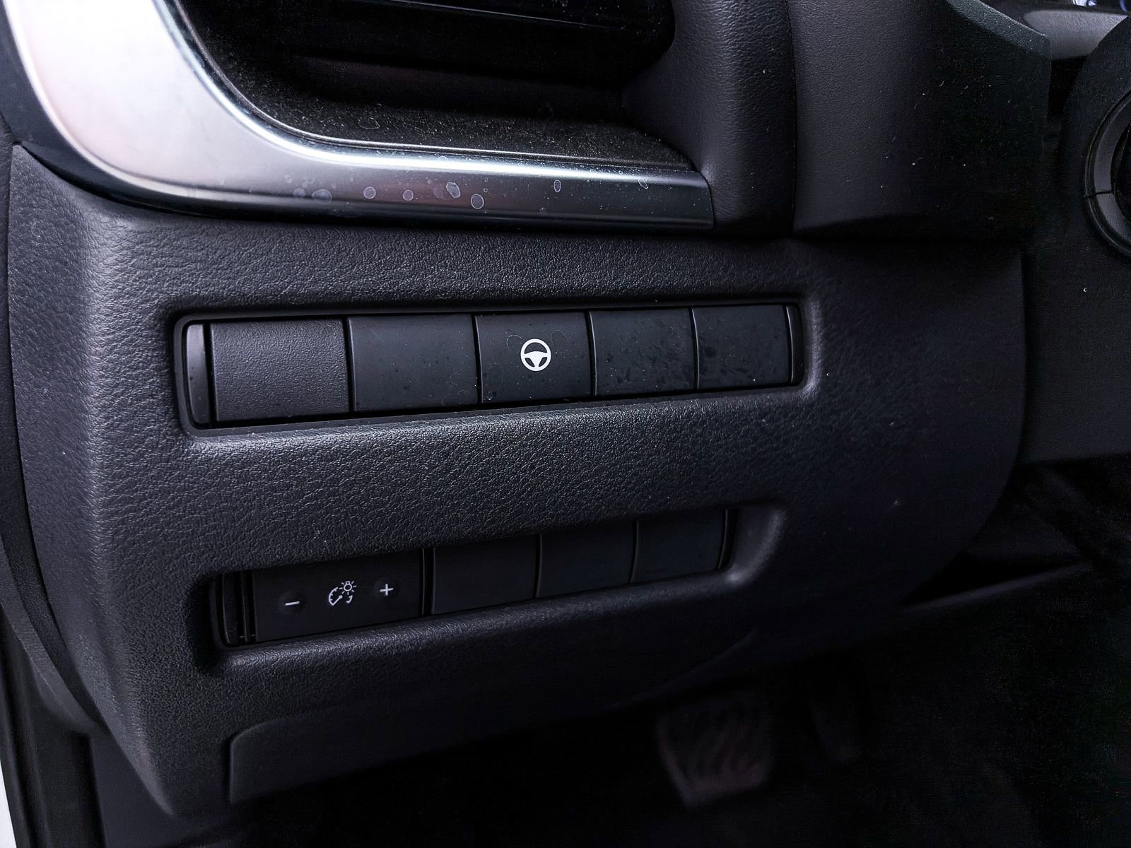 Used 2023 Nissan Rogue SV FWD image 19