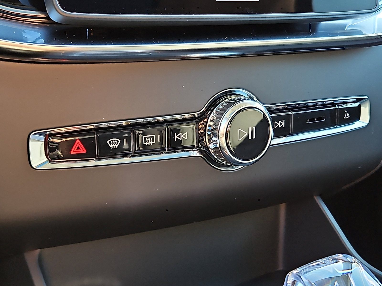 New 2026 Volvo XC90 B6 Plus w/ Protection Package image 14