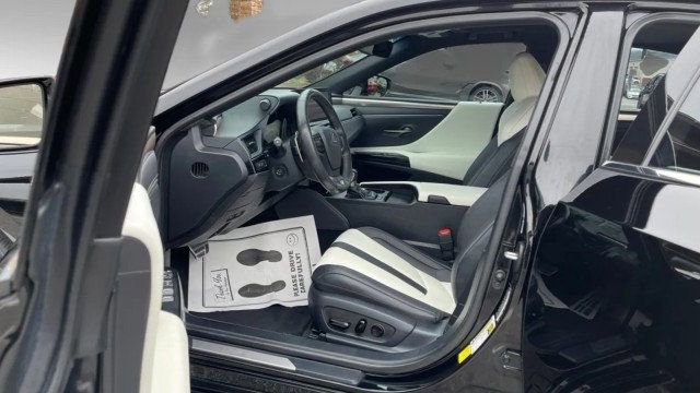 Used 2023 Lexus ES 300h F Sport image 10