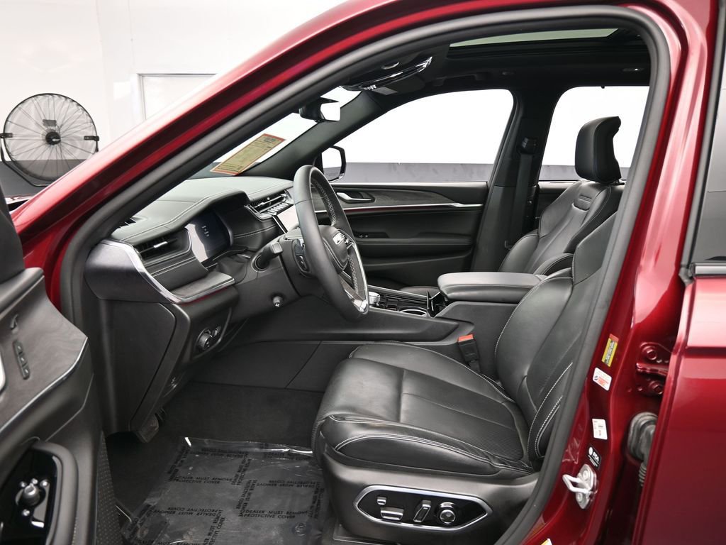 Used 2023 Jeep Grand Cherokee Overland w/ Luxury Tech Group IV image 12