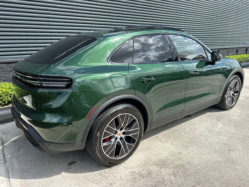 Certified 2025 Porsche Macan 4S Electric AWD/4WD image 9