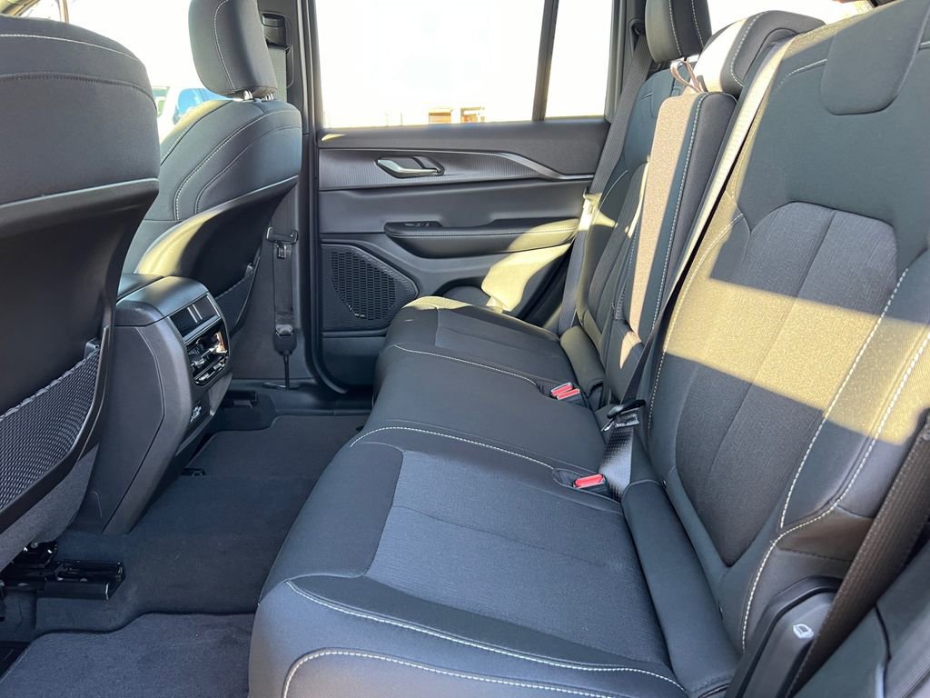 New 2026 Jeep Grand Cherokee Laredo RWD image 5