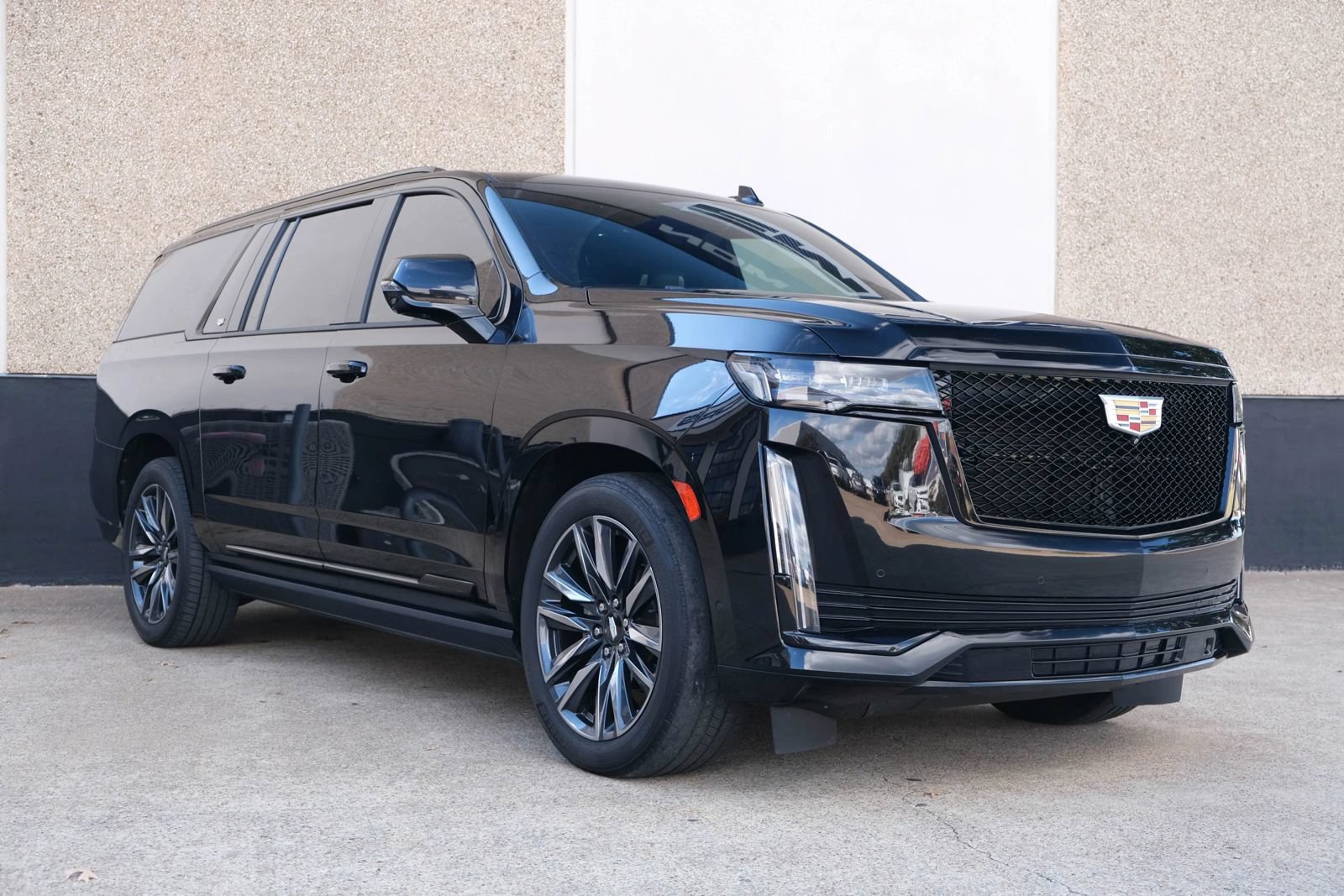 Used 2021 Cadillac Escalade ESV Sport w/ Driver Assist Tech Package RWD image 4