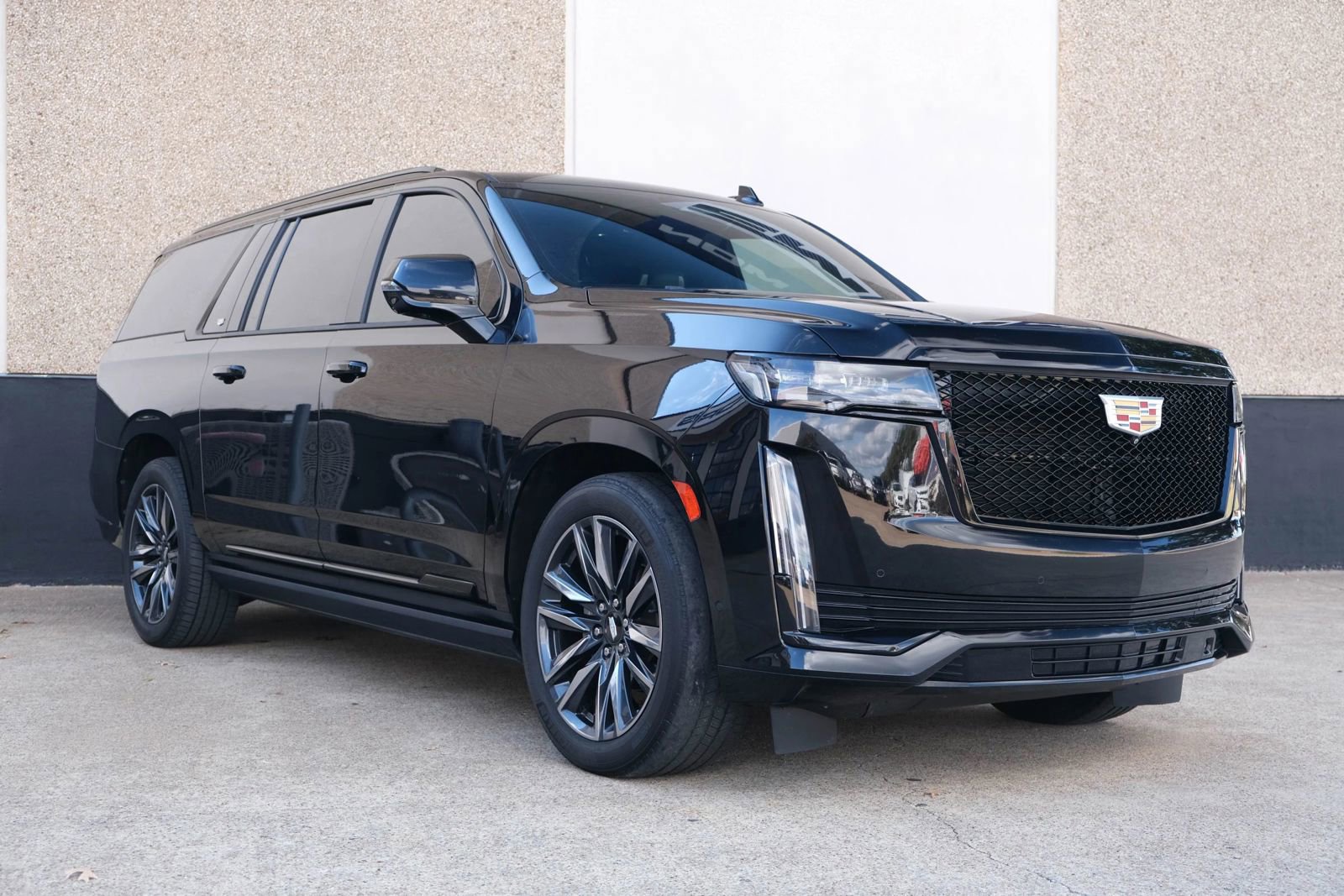 Used 2021 Cadillac Escalade ESV Sport w/ Driver Assist Tech Package RWD image 4