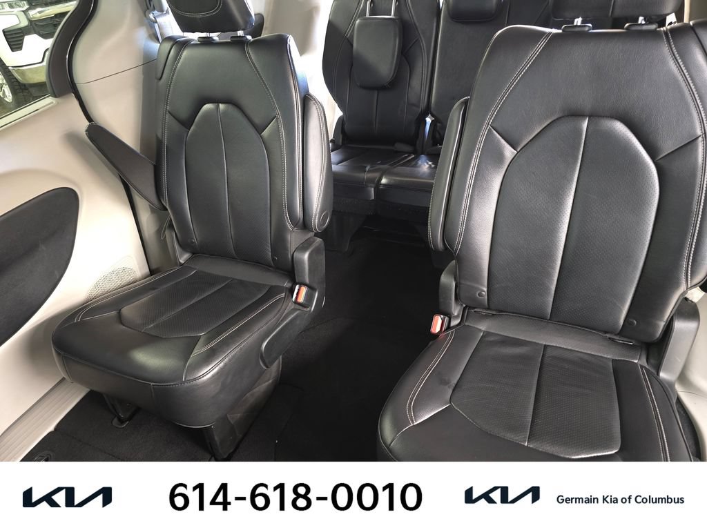 Used 2022 Chrysler Pacifica Touring-L FWD image 18