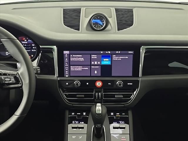 Certified 2025 Porsche Macan image 19