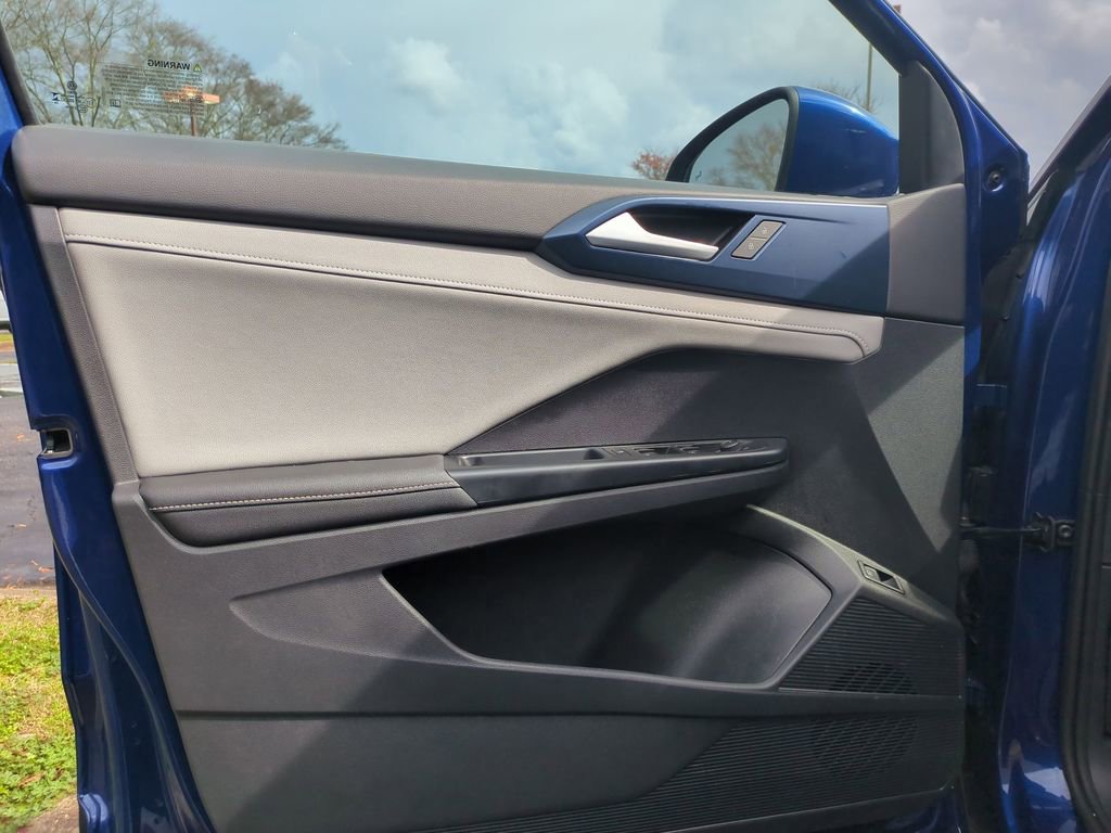 Used 2024 Volkswagen Taos SE image 11