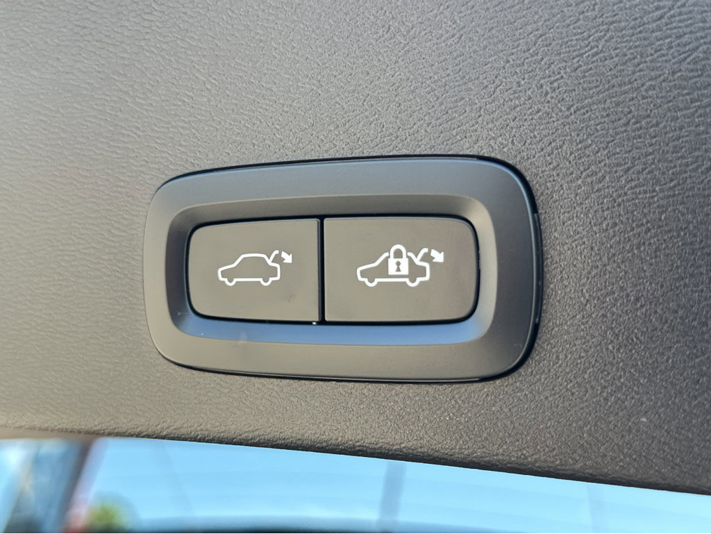 Used 2023 Volvo XC40 Recharge Plus image 37