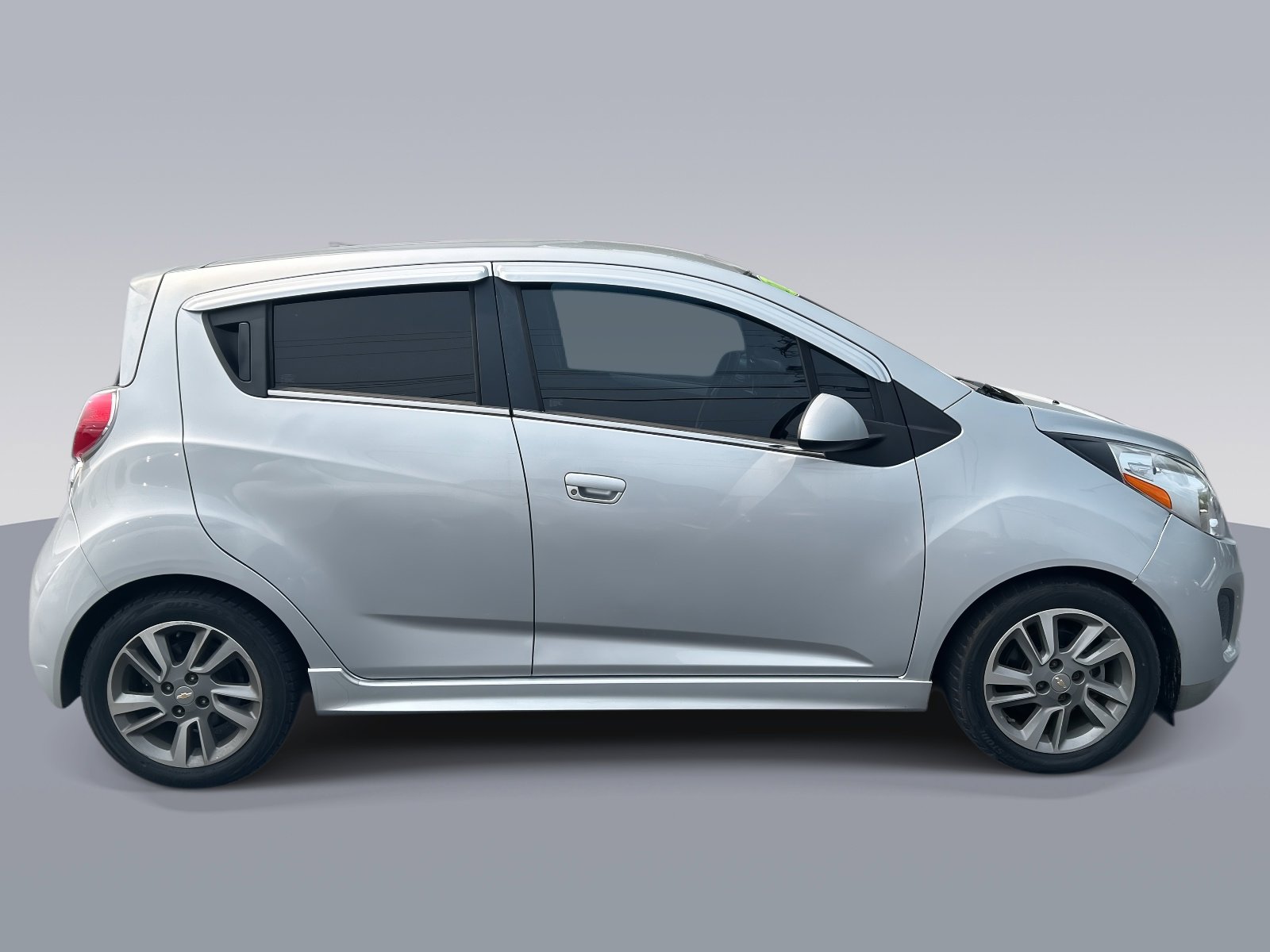 Used 2015 Chevrolet Spark LT image 2