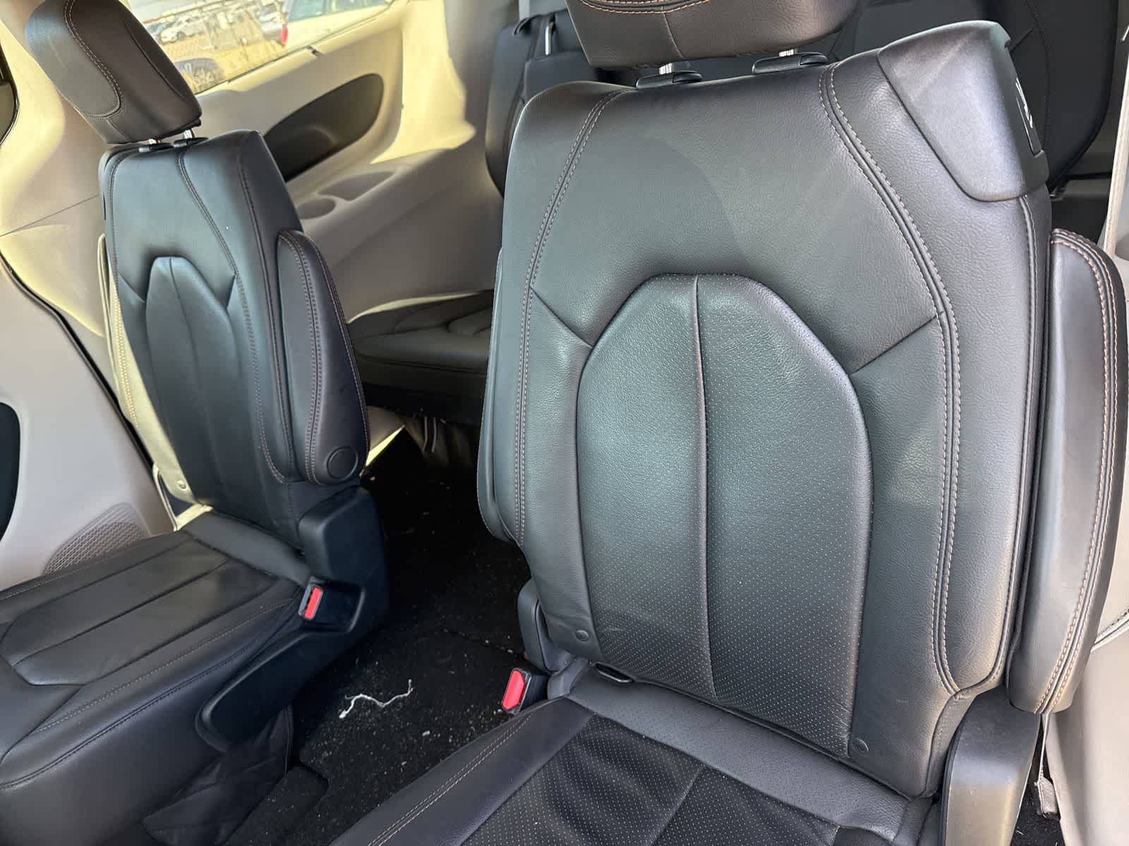 Used 2018 Chrysler Pacifica Touring-L FWD image 16