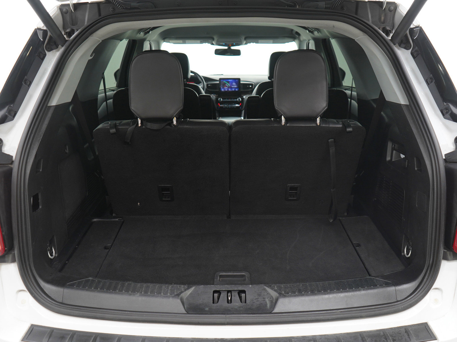 Used 2023 Ford Explorer Limited image 16