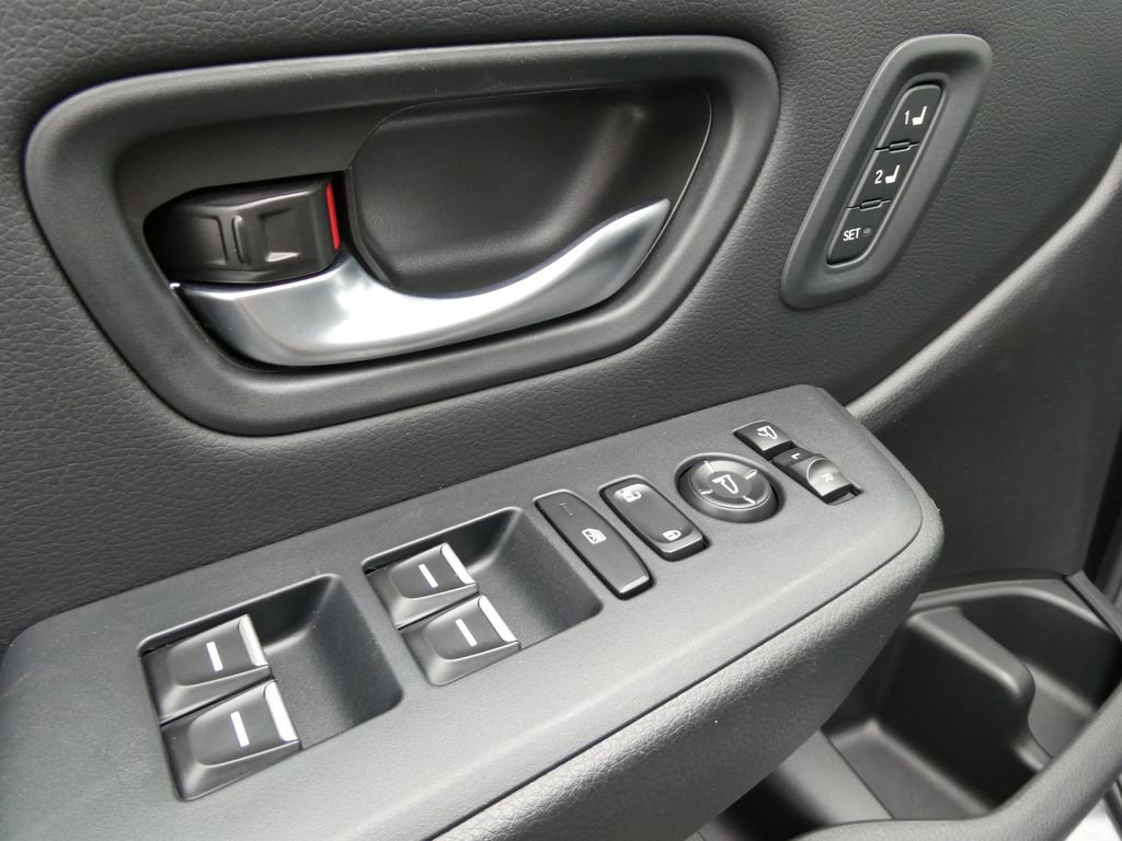 Used 2025 Honda Pilot Black Edition image 26