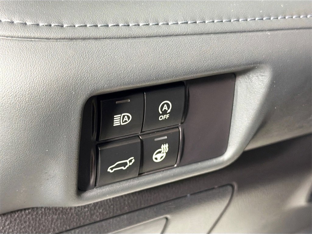 Used 2023 Toyota Highlander L image 10