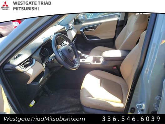 Used 2022 Toyota RAV4 XLE Premium image 7