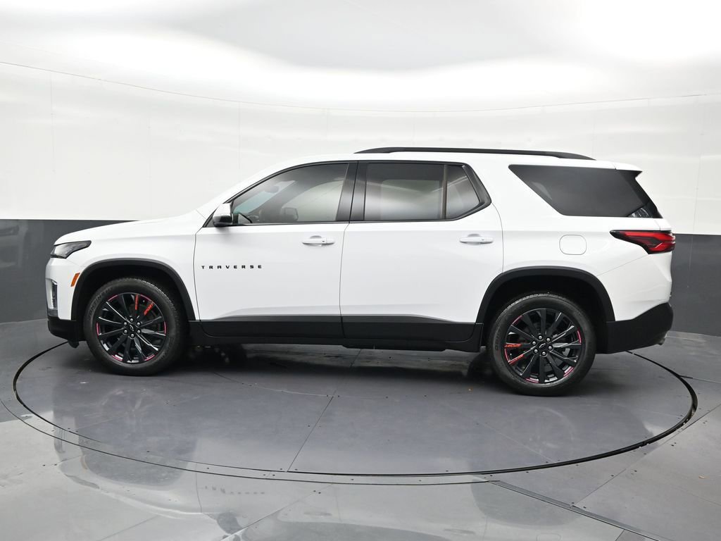 Used 2024 Chevrolet Traverse RS FWD image 2