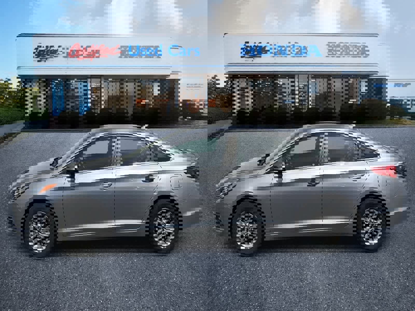 Used 2016 Hyundai Sonata SE image 2