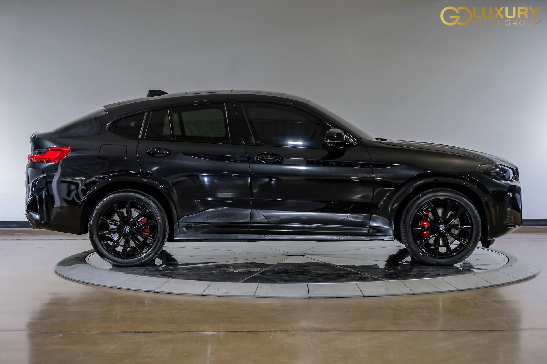 Used 2024 BMW X4 M40i w/ Premium Package image 9