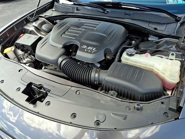 Used 2016 Dodge Charger SE RWD image 32