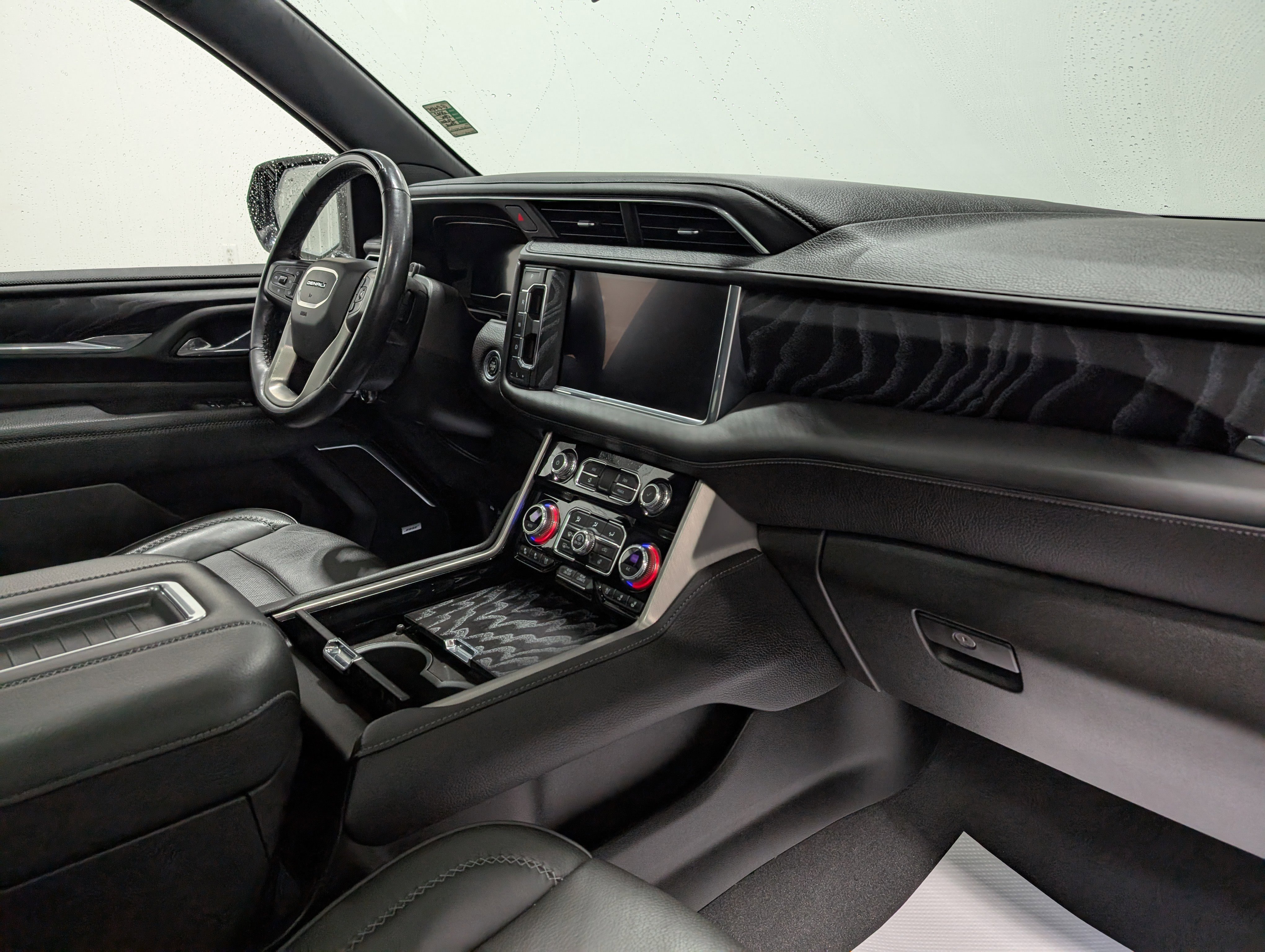 Used 2023 GMC Yukon XL Denali w/ Advanced Technology Package image 22