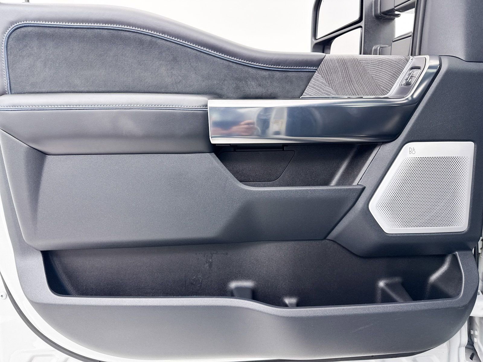 Used 2025 Ford F350 Platinum w/ Tremor Off-Road Package image 29