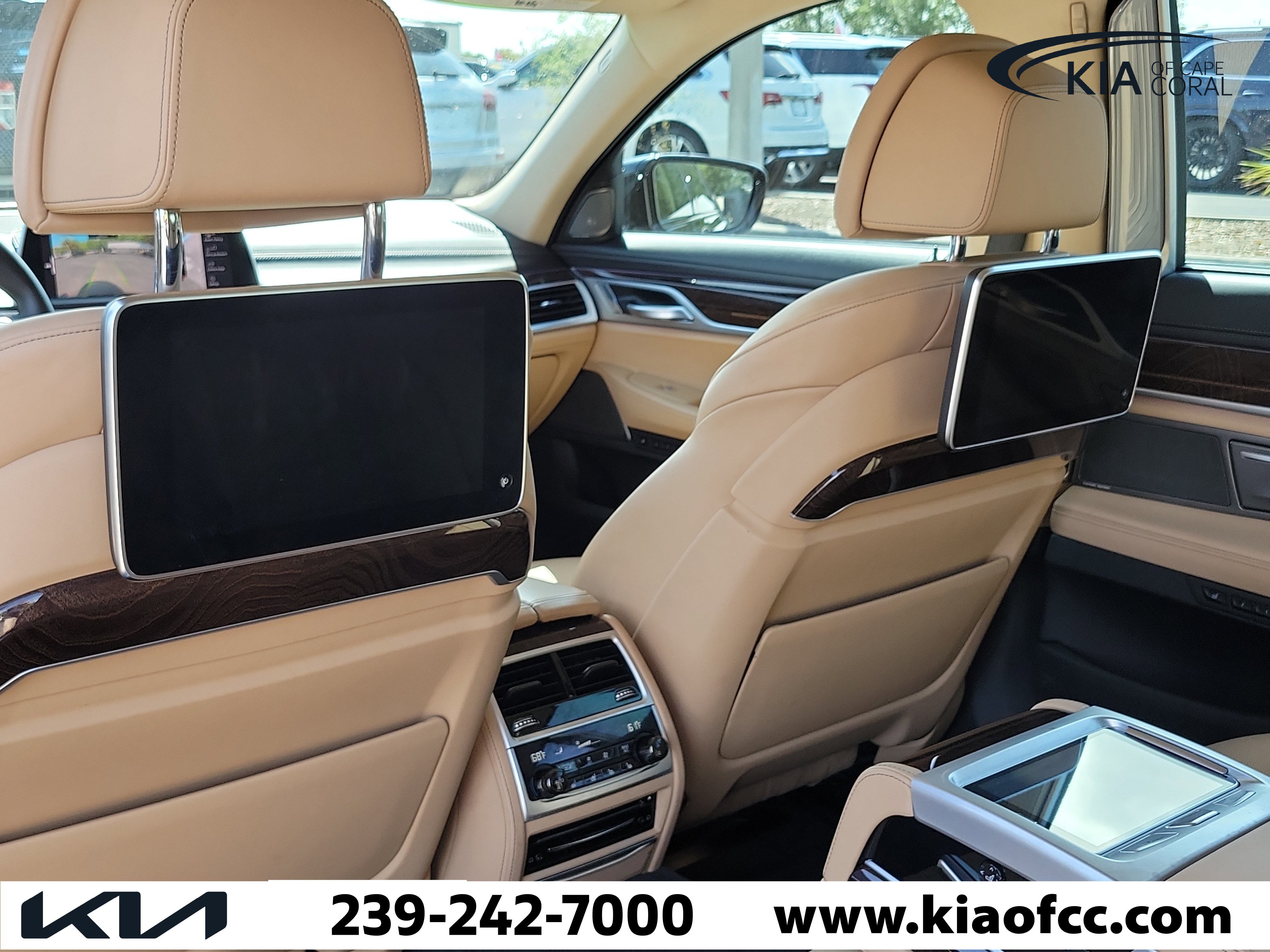 Used 2021 BMW 750i xDrive w/ Luxury Rear Seating Package image 13