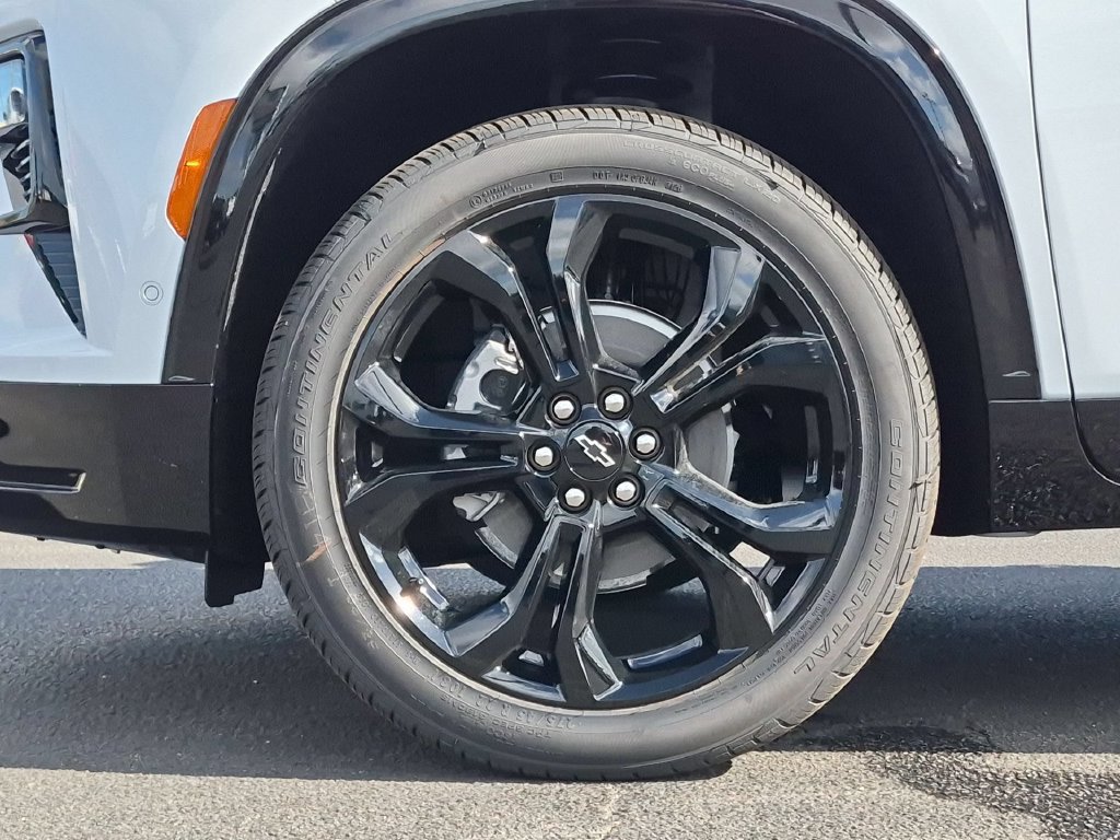 New 2027 Chevrolet Traverse RS w/ LPO, Floor Liner Package FWD image 32