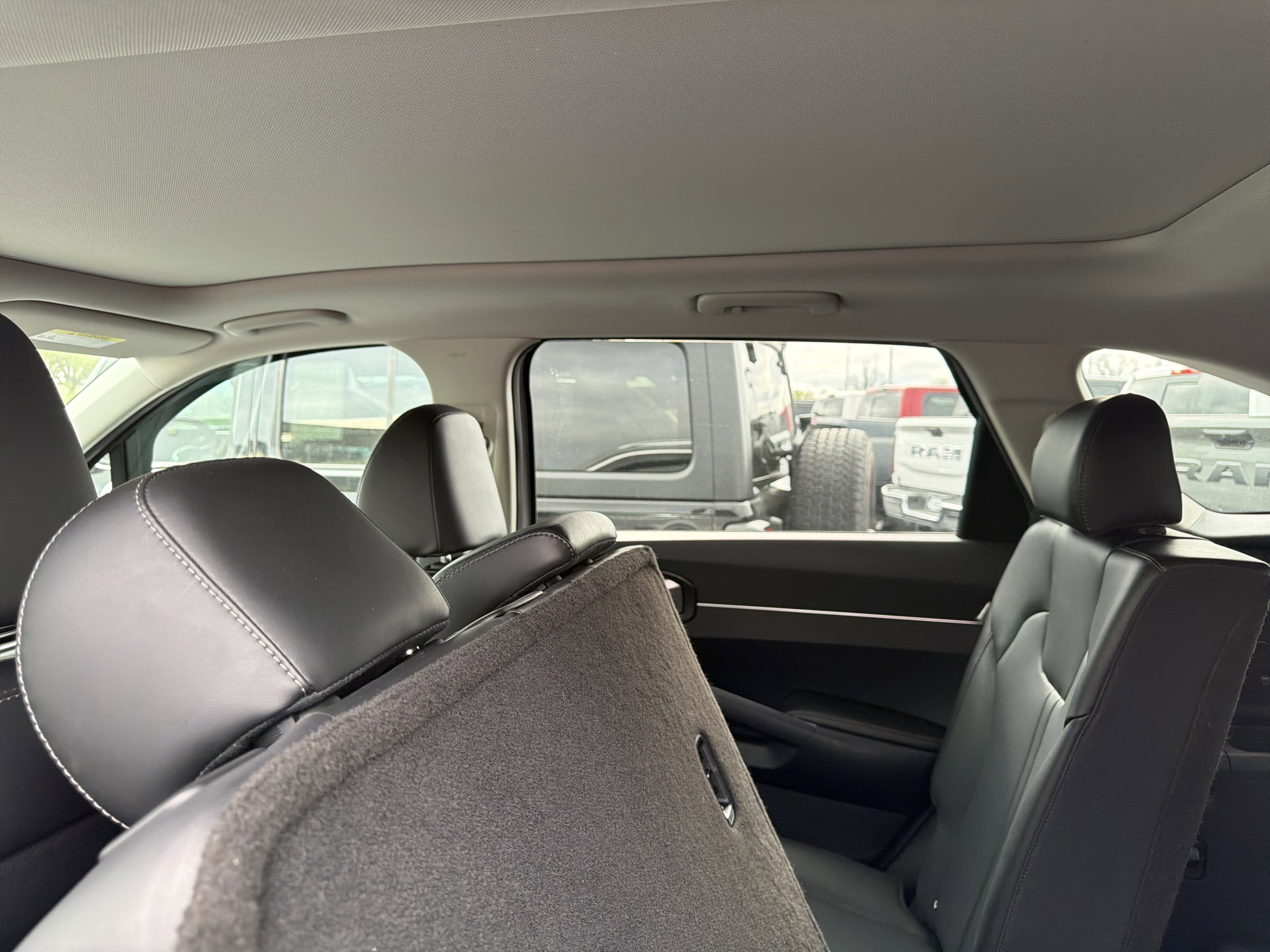 Used 2024 Kia Sorento S w/ Panoramic Sunroof Package image 21