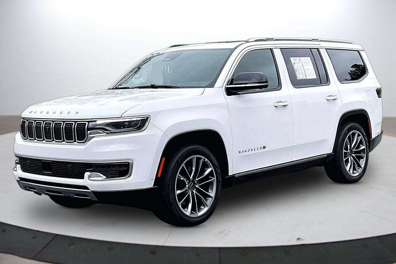 Certified 2025 Jeep Wagoneer Series III w/ Premium Group I AWD/4WD image 4