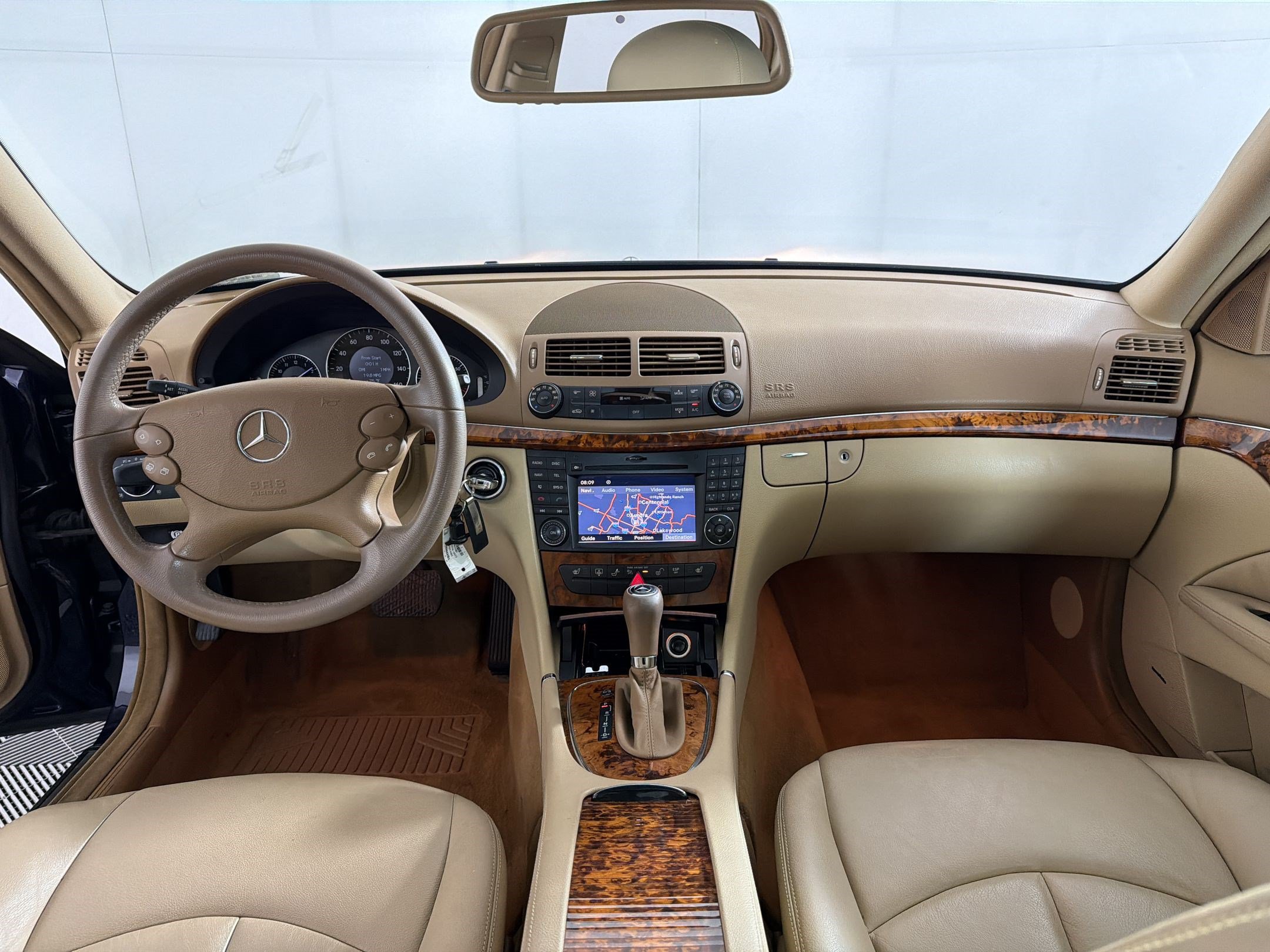 Used 2009 Mercedes-Benz E 350 4MATIC Sedan image 16