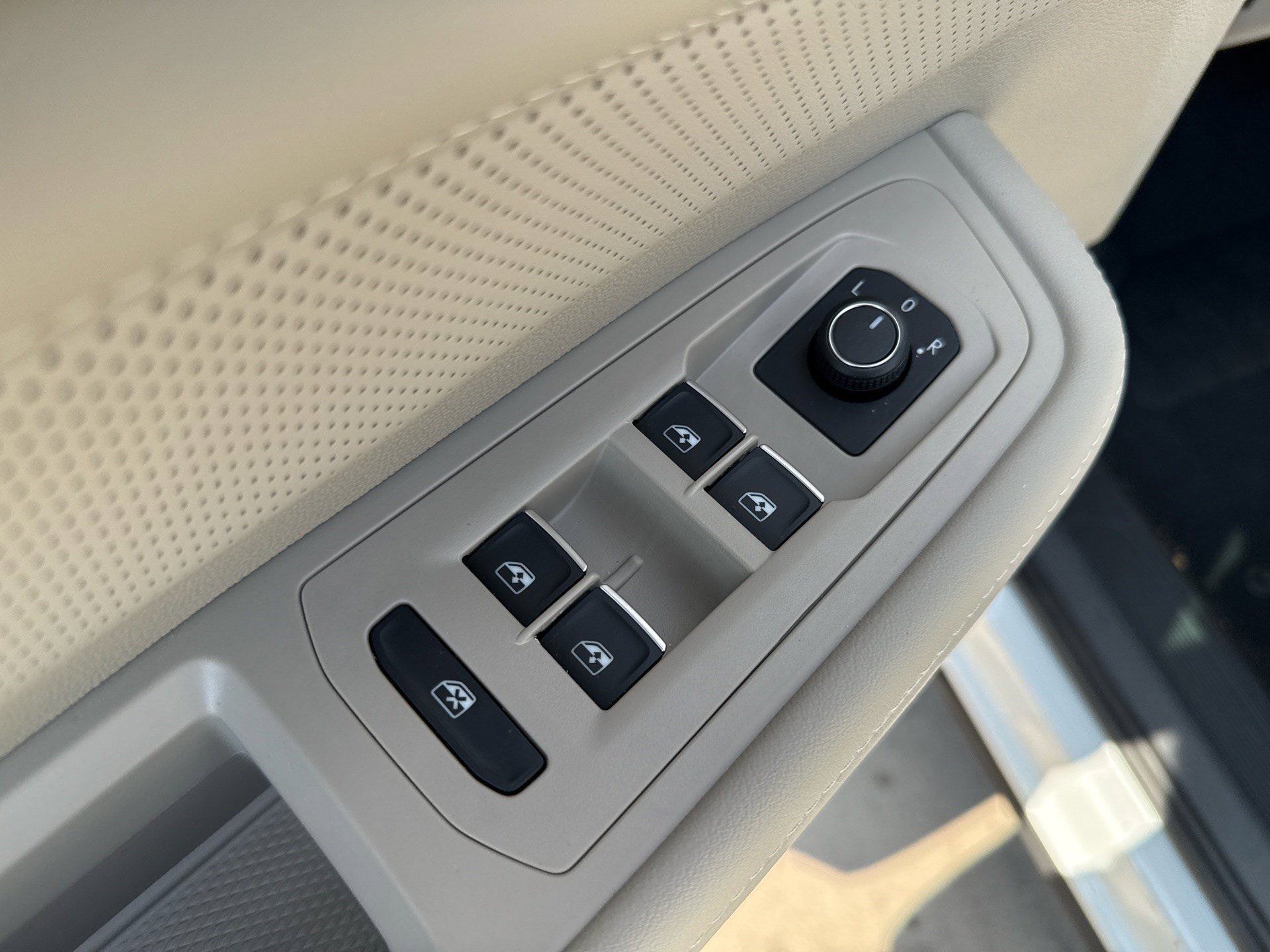 Used 2026 Volkswagen Atlas SE FWD image 16