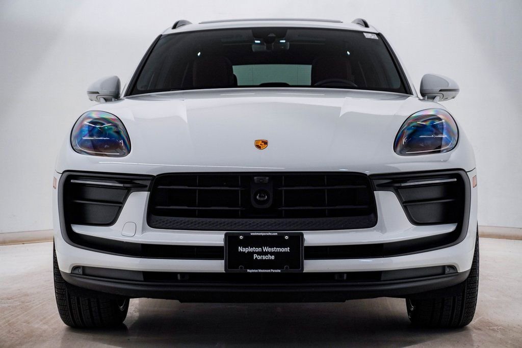 Certified 2025 Porsche Macan image 6