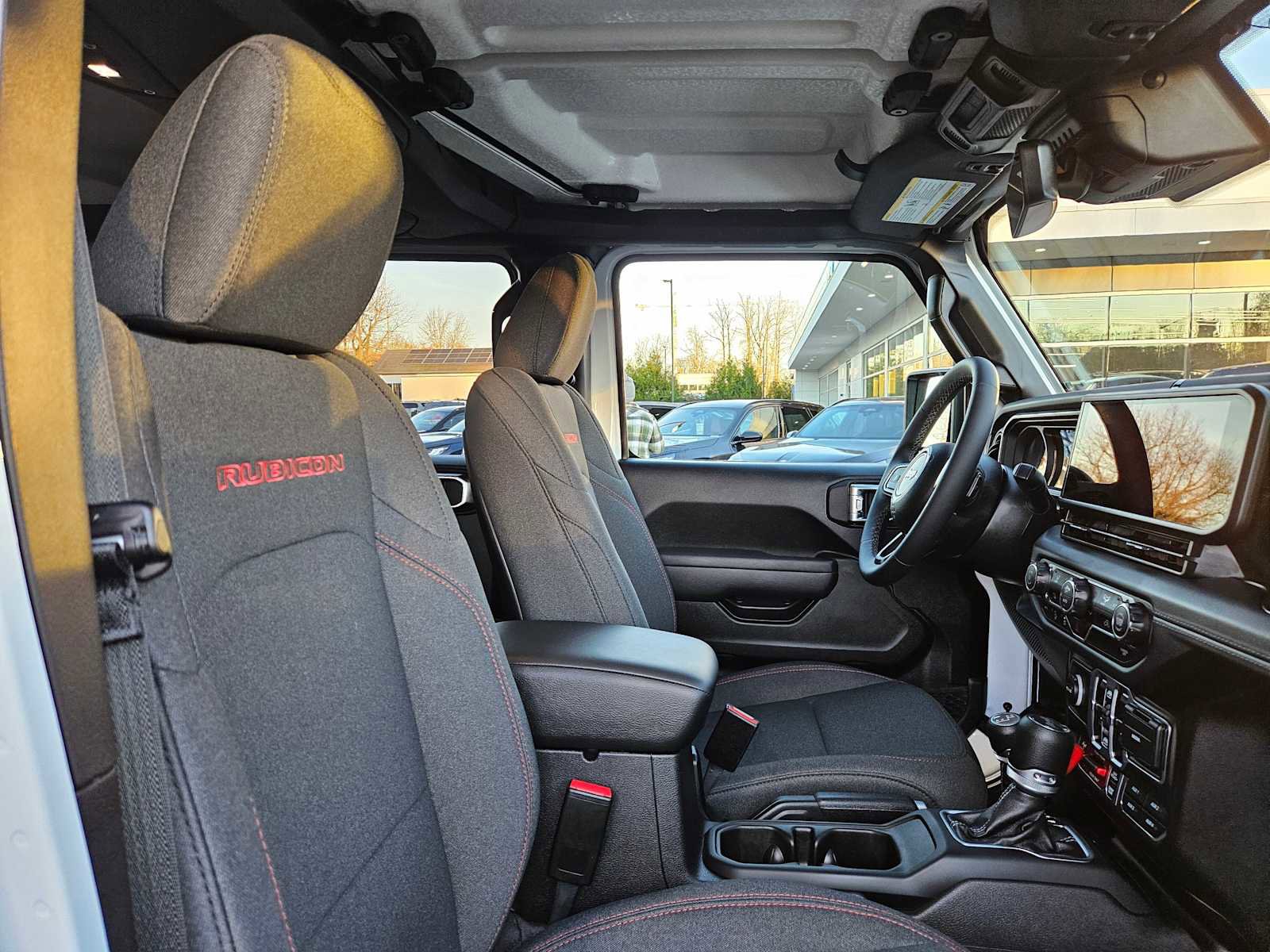 Used 2025 Jeep Wrangler Unlimited Rubicon w/ Technology Group image 11