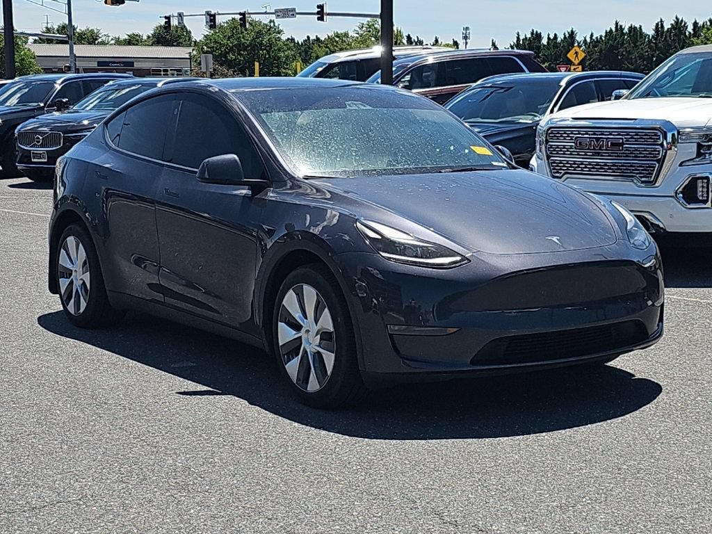Used 2024 Tesla Model Y Long Range AWD/4WD image 1