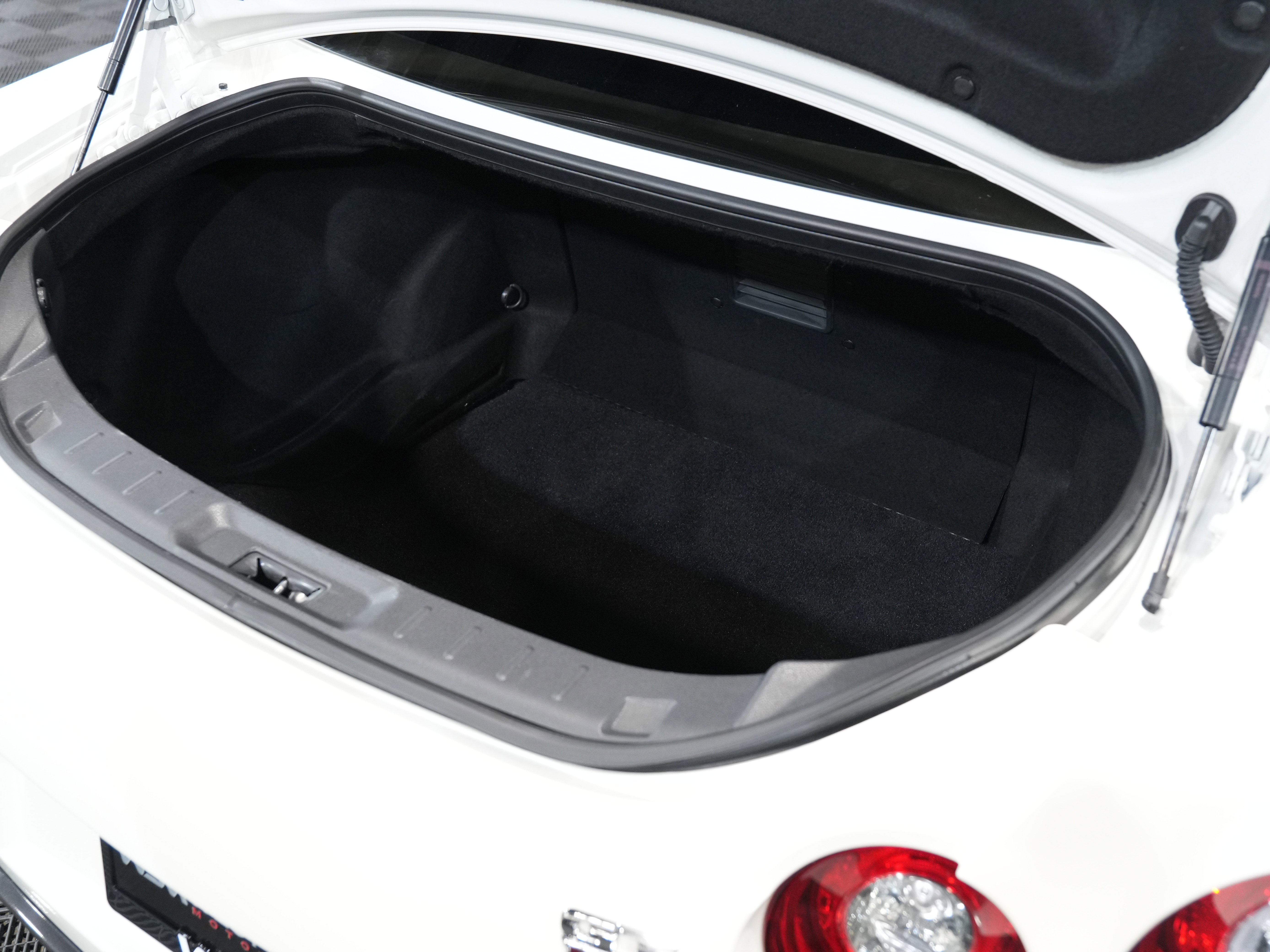 Used 2015 Nissan GT-R Black Edition image 52