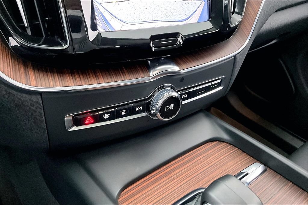 Certified 2023 Volvo XC60 B5 Plus AWD/4WD image 30