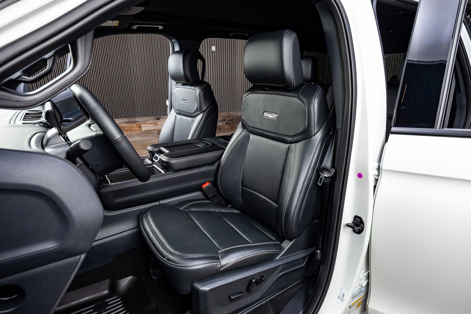 Used 2025 Ford Expedition Platinum w/ Stealth Performance Package image 30