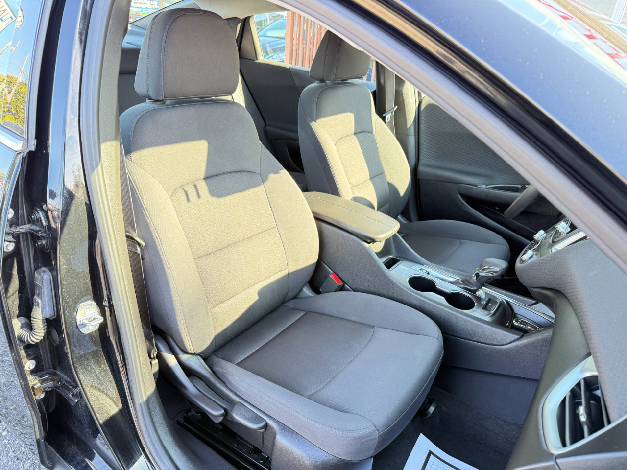 Used 2023 Chevrolet Malibu LT image 41