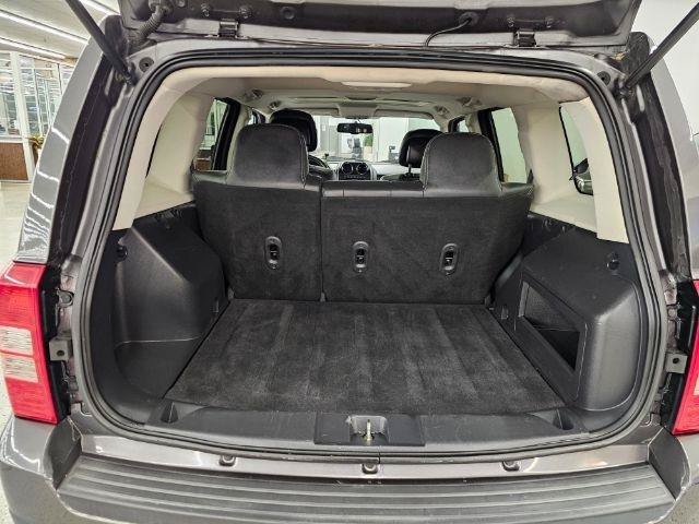 Used 2015 Jeep Patriot High Altitude AWD/4WD image 40