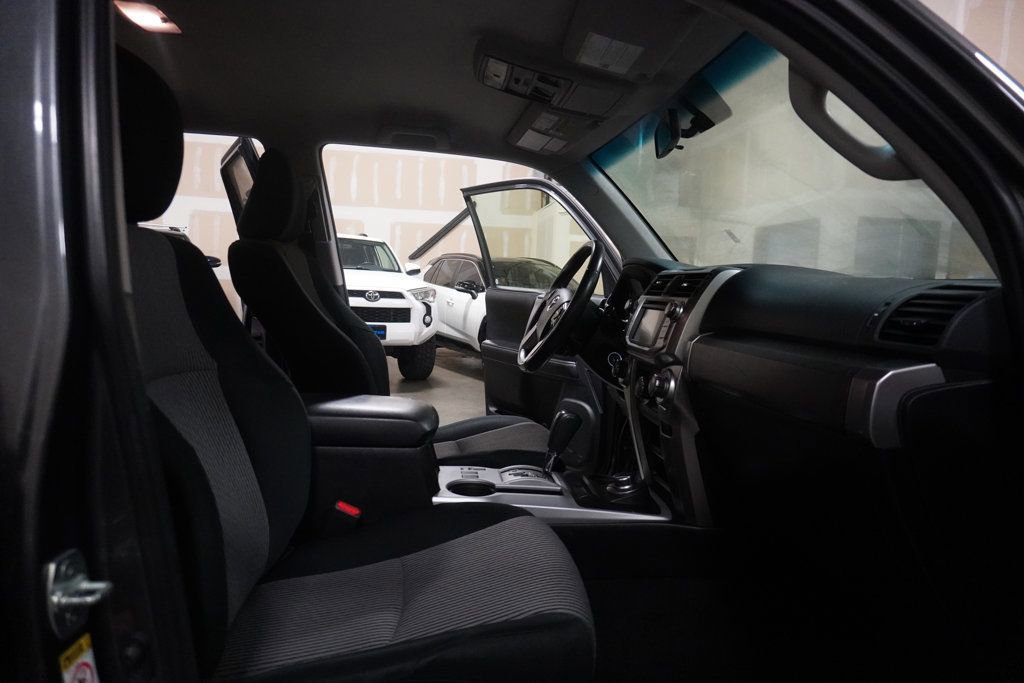 Used 2016 Toyota 4Runner SR5 image 6