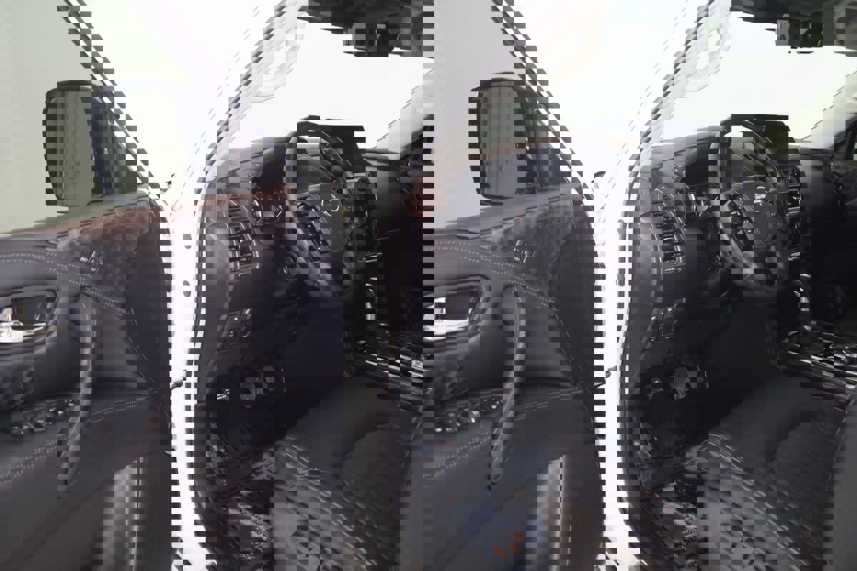 Used 2024 Nissan Armada Platinum w/ Captain's Chairs Package image 60