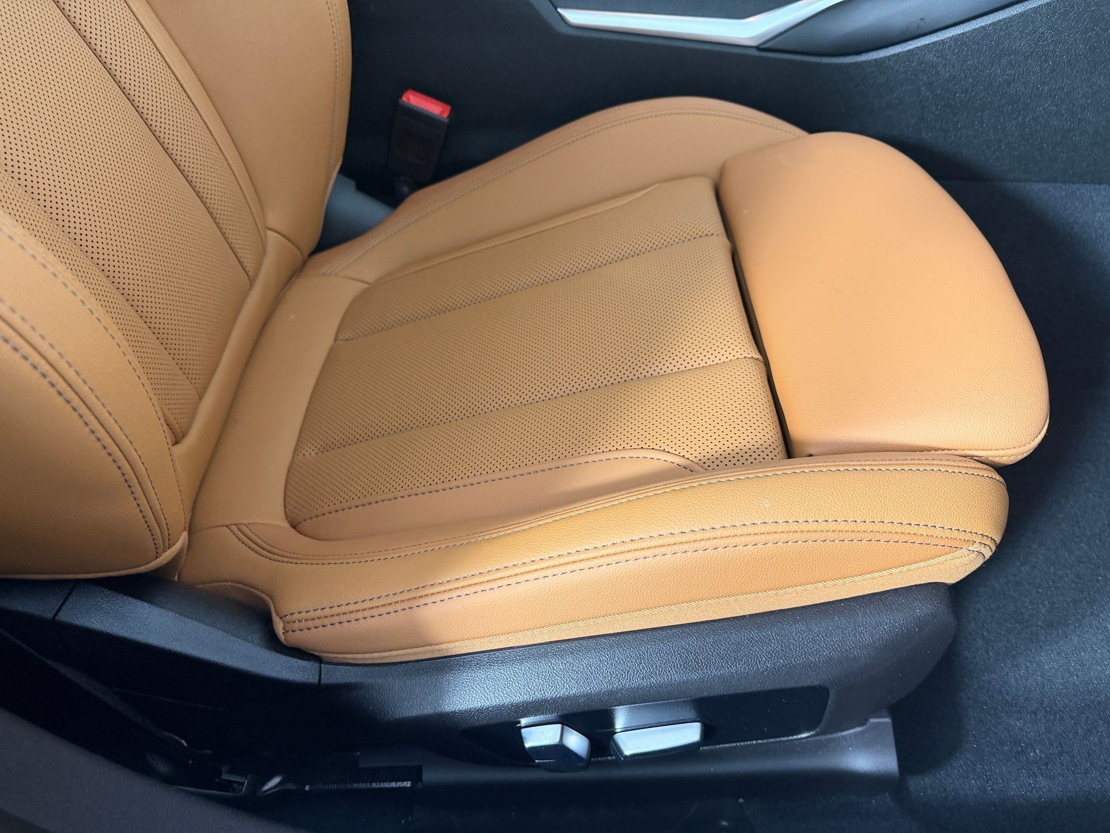 Used 2023 BMW 330i Sedan w/ M Sport Package RWD image 34