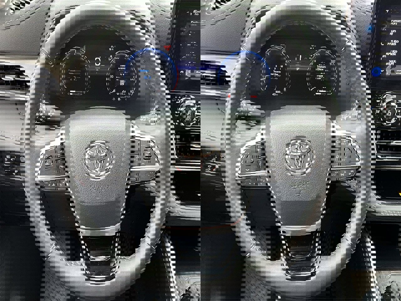 Used 2023 Toyota Highlander Limited image 11